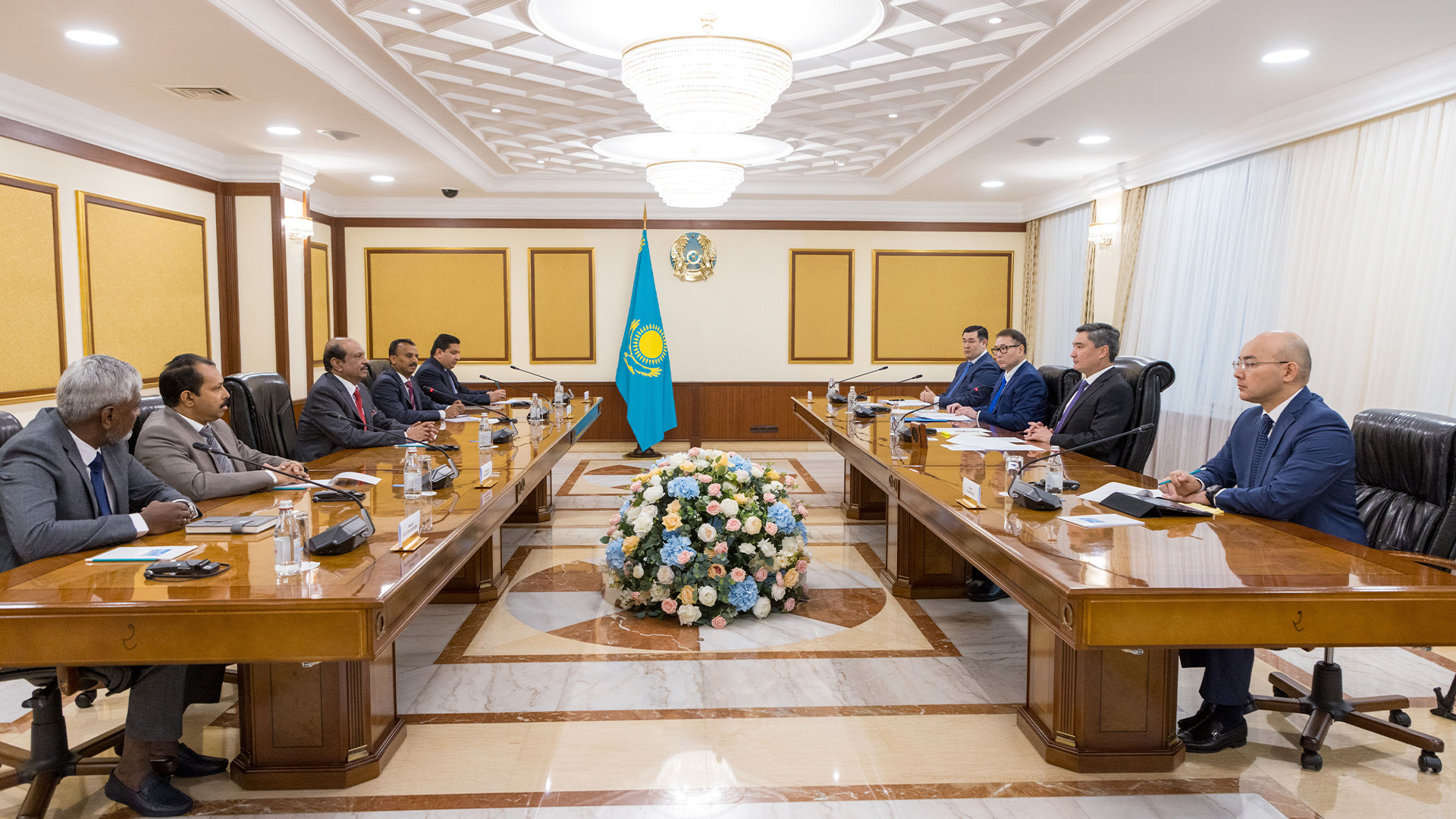 Олжас Бектенов LuLu Group International басшысы Юсуф Алимен АӨК саласындағы келешегі зор жобаларды талқылады