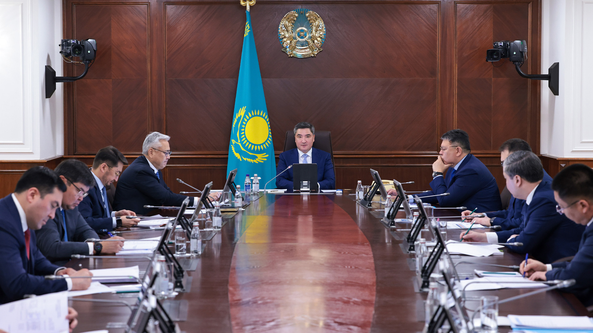 ЖІӨ өсімі – 6,3%.  Олжас Бектенов экономиканың негізгі салаларында өсу қарқынын арттыра түсу керектігін және халықтың табысын арттыру жөнінде шаралар қабылдауды тапсырды