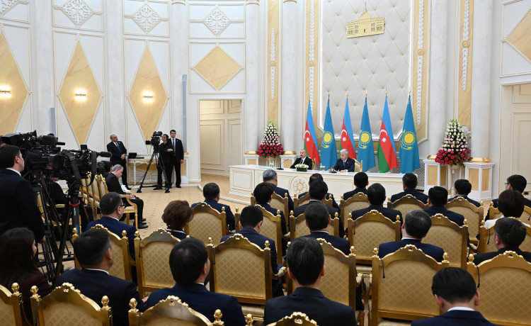 Қазақстан мен Әзербайжан президенттері брифинг өткізді