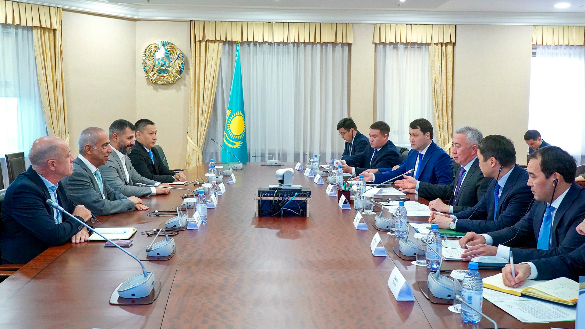 Кітапханада секс көру