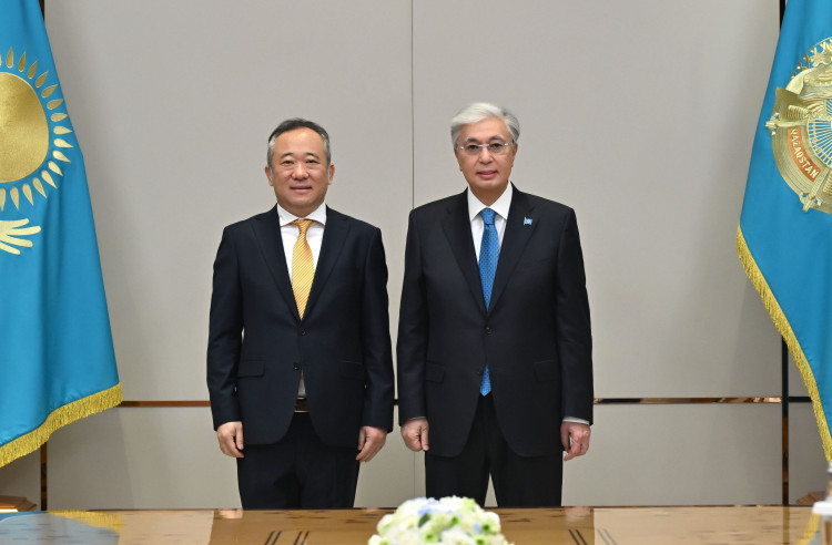 Мемлекет басшысы Бейжің Тіл және мәдениет университетінің президенті Дуань Пэнді қабылдады