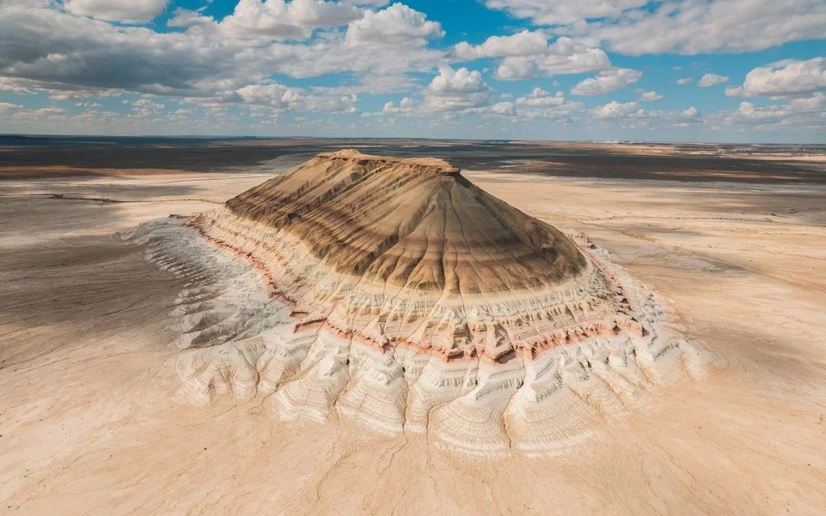 Мұхит түбіне жасырынған тылсым жер: BBC Маңғыстаудың ерекше табиғатын көрсетті