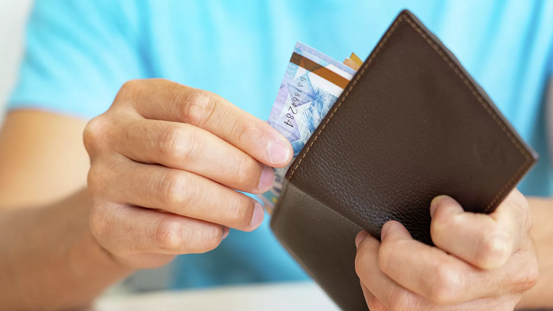 Мәжіліс депутаты жәрдемақылардың бірін көтеруді талап етті