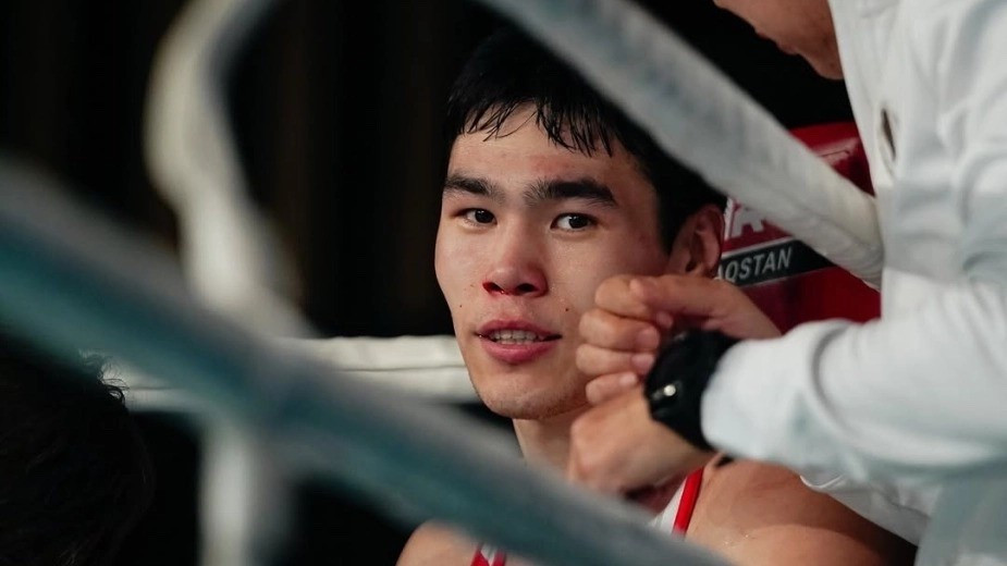 "Араға 3-4 жыл салып...": Үздік боксшы атанған Сабыржан Аққалықовқа уәде етілген сыйлық табысталды