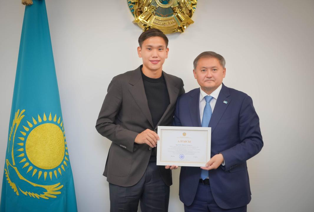 ”Қайрат”-“Реал Мадрид” ойынында 5 гол жіберген Шерхан Қалмұрза министр қабылдауында болды