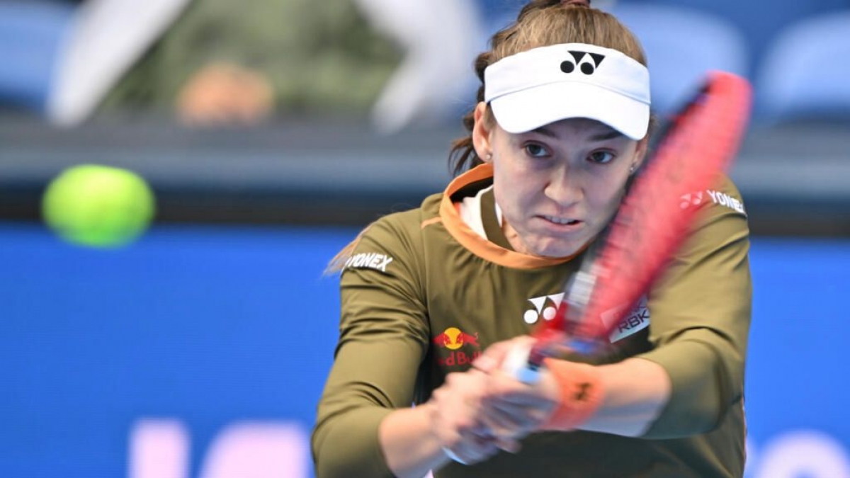 Секс пони қызды шегелеп алды