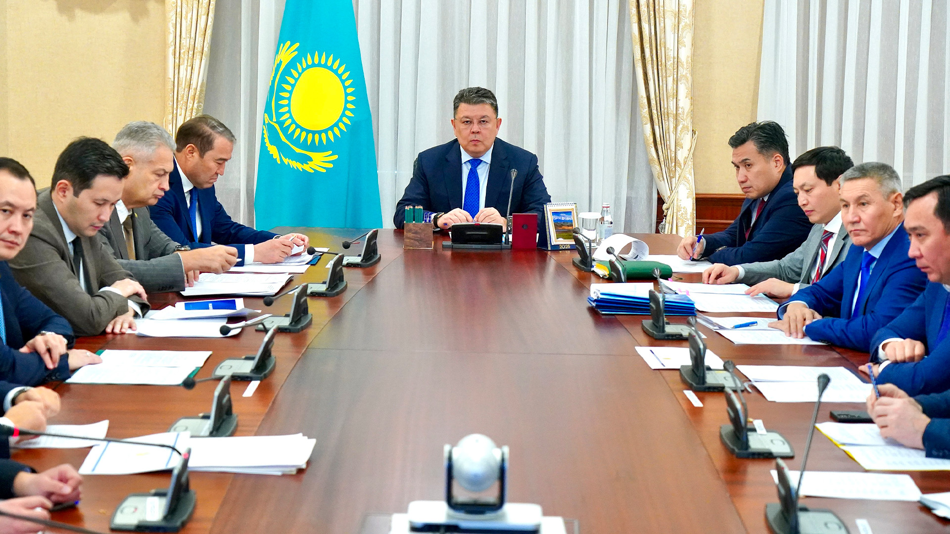 Қанат Бозымбаев өңірлердің қысқы маусымға дайындығын және көктемгі су тасқыны қаупі жоғары кезеңге қатысты қабылданып жатқан шараларды тексерді