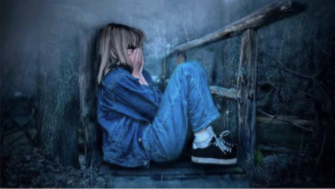 "Қызды зорлап, қорлағаны аздай, азаптап, видеоға түсірген": Алматы облысында жас қызды зорлаған бір топ оқушы әлі күнге дейін мектепте тайраңдап жүр