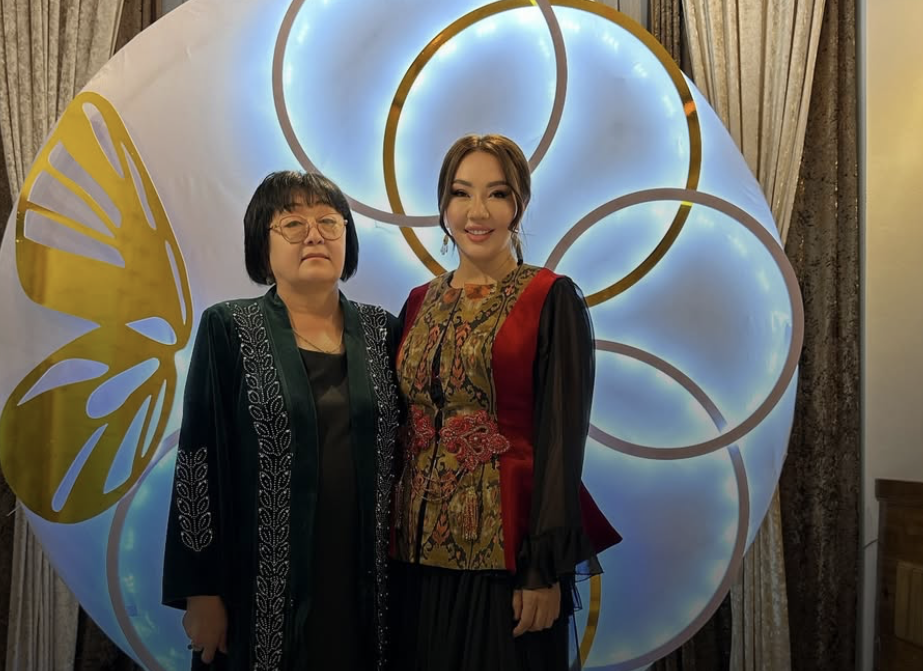 "Бір өліп, бір тірілдім": Айтыскер Айнұр Тұрсынбаеваның туған сіңілісі қиын жағдайға тап болды