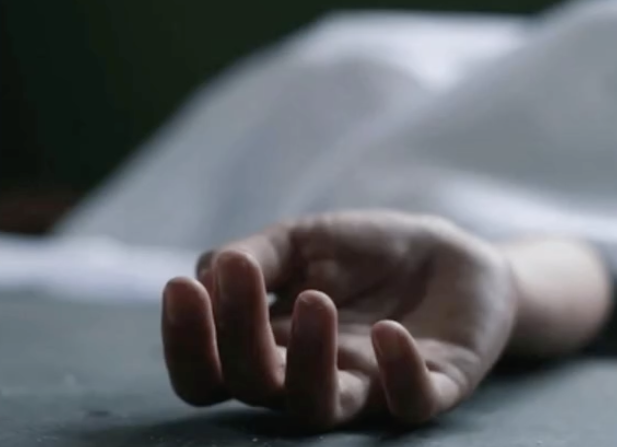 Үлкен кеуделі жетілген мұғалім Сара Джей қызыл іш киімдегі студенттің мүшесін мінеді)