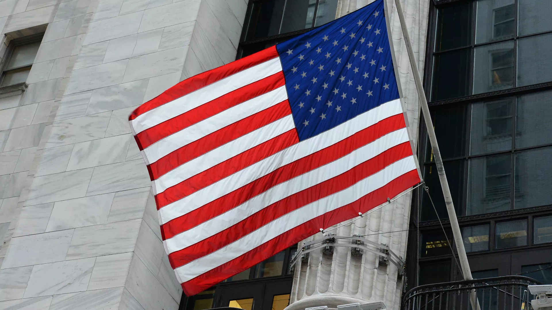 АҚШ-та жүрген мыңдаған украиналық құқықтық мәртебесінен айырылуы мүмкін