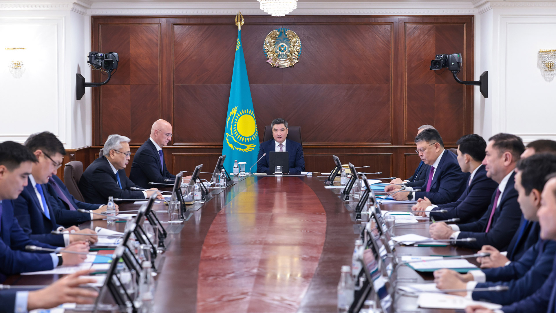 Олжас Бектенов бөлшек саудадағы дәрі-дәрмек және медициналық бұйымдар бағасының негізсіз өсуіне жол бермеу шараларын қабылдауды тапсырды