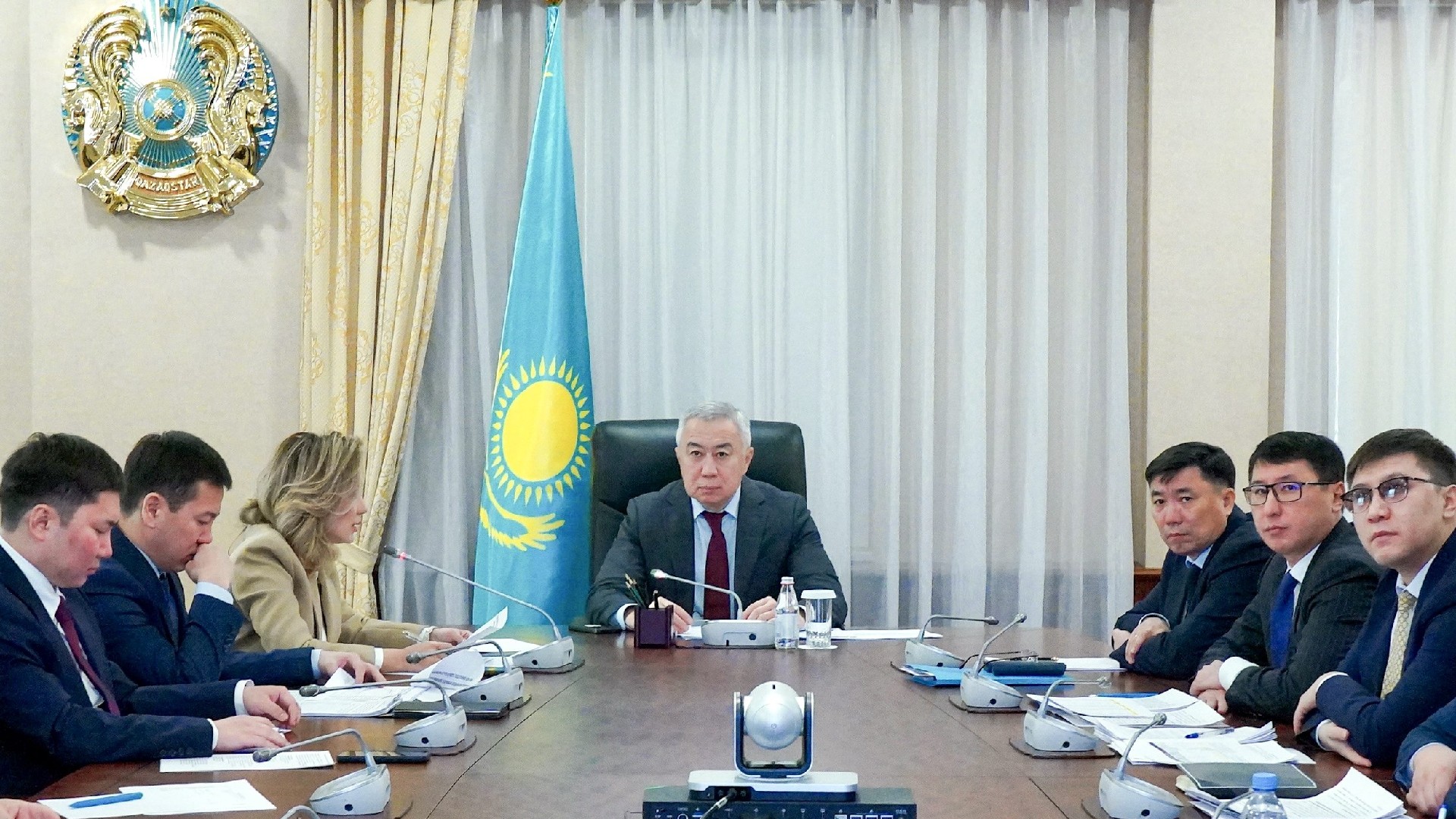 Олжас Бектенов Президент тапсырмалары аясында көлік саласын дамыту мәселелері бойынша кеңес өткізді