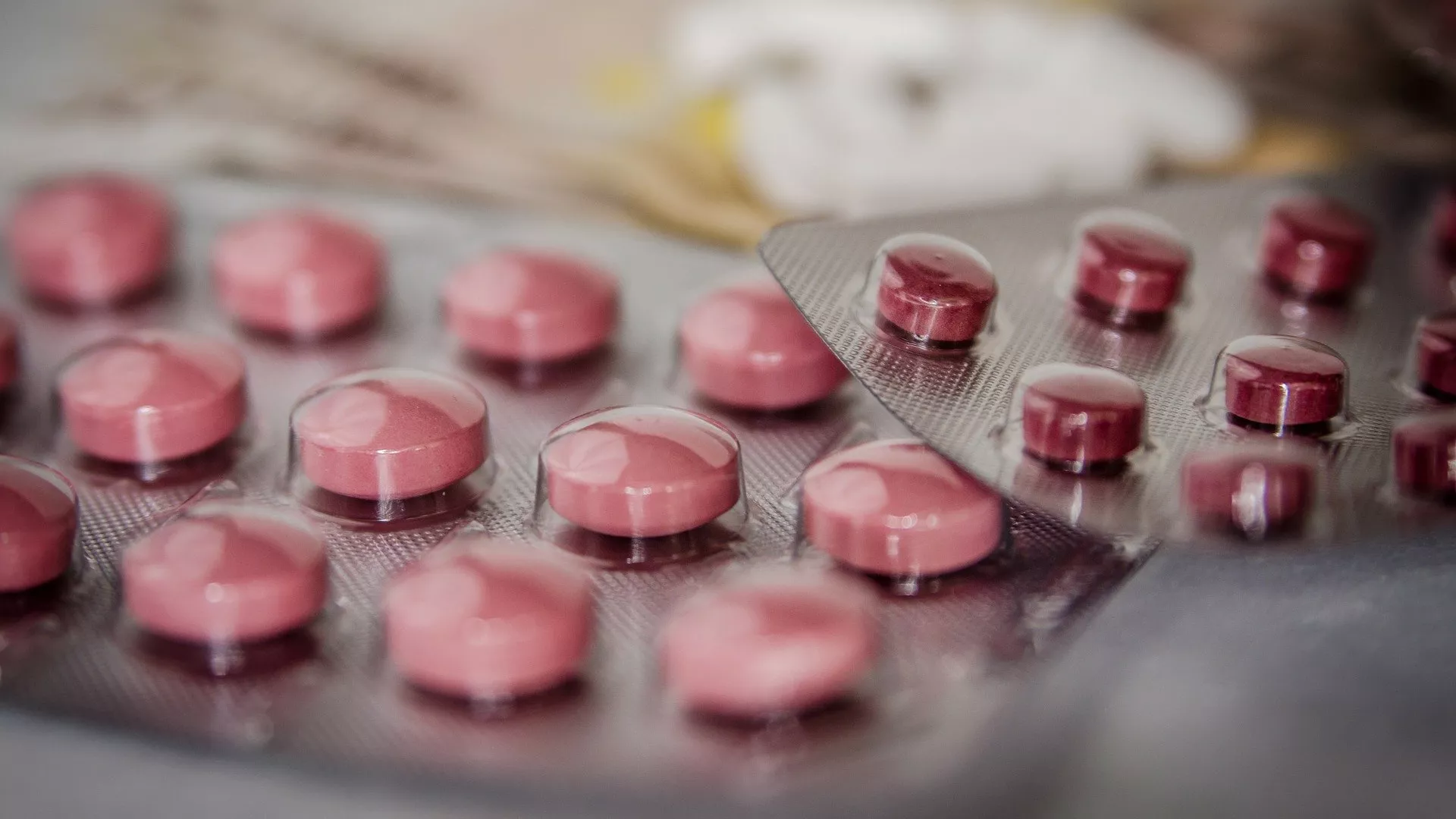 Жасанды интеллект дәрі-дәрмек жеткізу және жалған рецепттерді анықтау үшін қолданылады