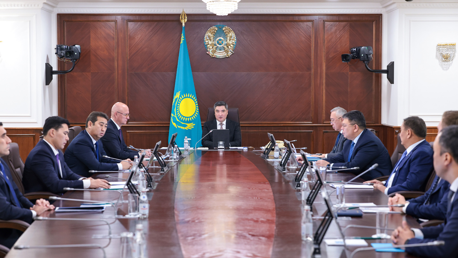 Олжас Бектенов:  «Көктемгі егіс және күзгі жиын-терім жұмыстарын уақтылы әрі сапалы жүргізу үшін барлық қажетті жағдай жасалған»