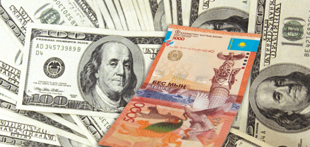 Жыл соңына дейін теңгенің кезекті құлдырауы күтілуде: доллардың құны қанша болады?