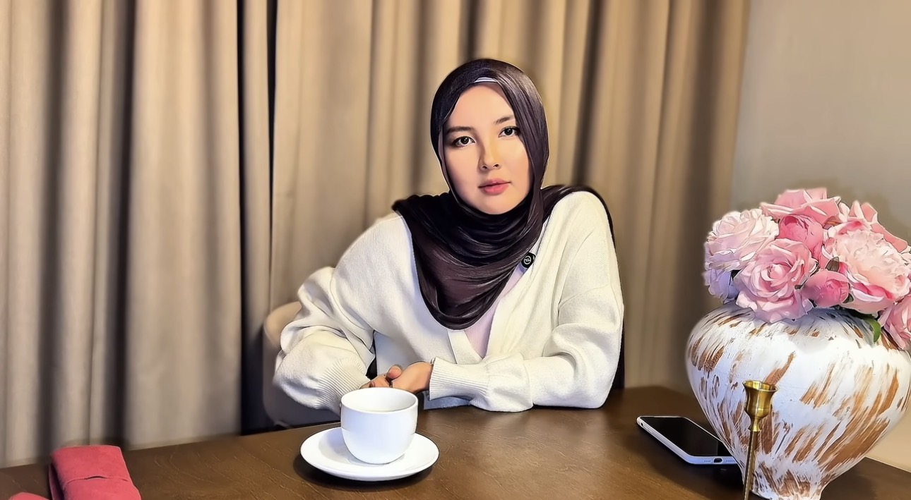 “Енді жалғастырамын” Хиджабтағы Айдана Меденова сахнаға қайта оралатынын мәлімдеді