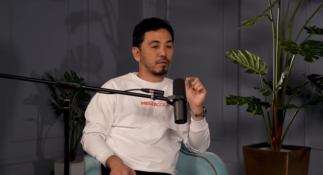 Актер Дәурен Айдарқұлов үшінші әйелін алғаш рет неке қияр сәтте көргенін айтты