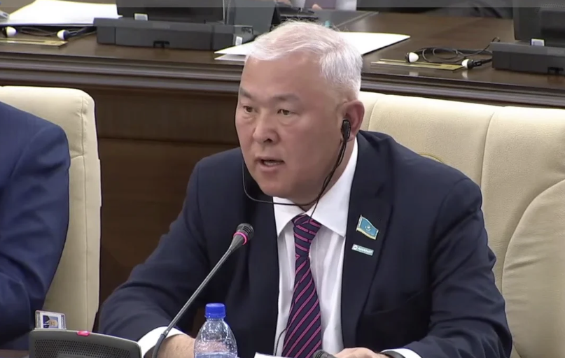 "Фарм мафия": Мұрат Әбенов елдегі дәрілік препараттардың қымбаттауы туралы