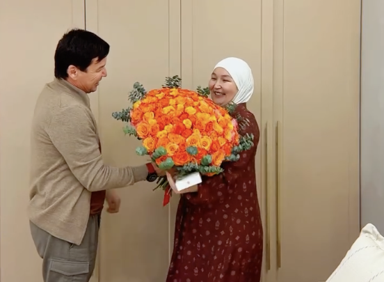 "Сүйінші": Әнші Абай Бегейдің жары қуанышты жаңалығымен бөлісті