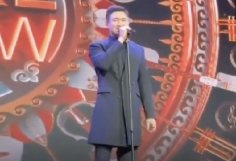 "Қазір концерттен кейін таяқ жейді": Ақтауда концерт берген Төреғали Төреәлі ыңғайсыз жағдайға тап болды