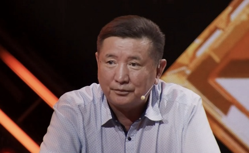 "Ана ақшаны көріп, көзім тоқтап қалды": Актер Бекжан Тұрыс 400 мың доллардан бас тартып, ауылына су тартқызды