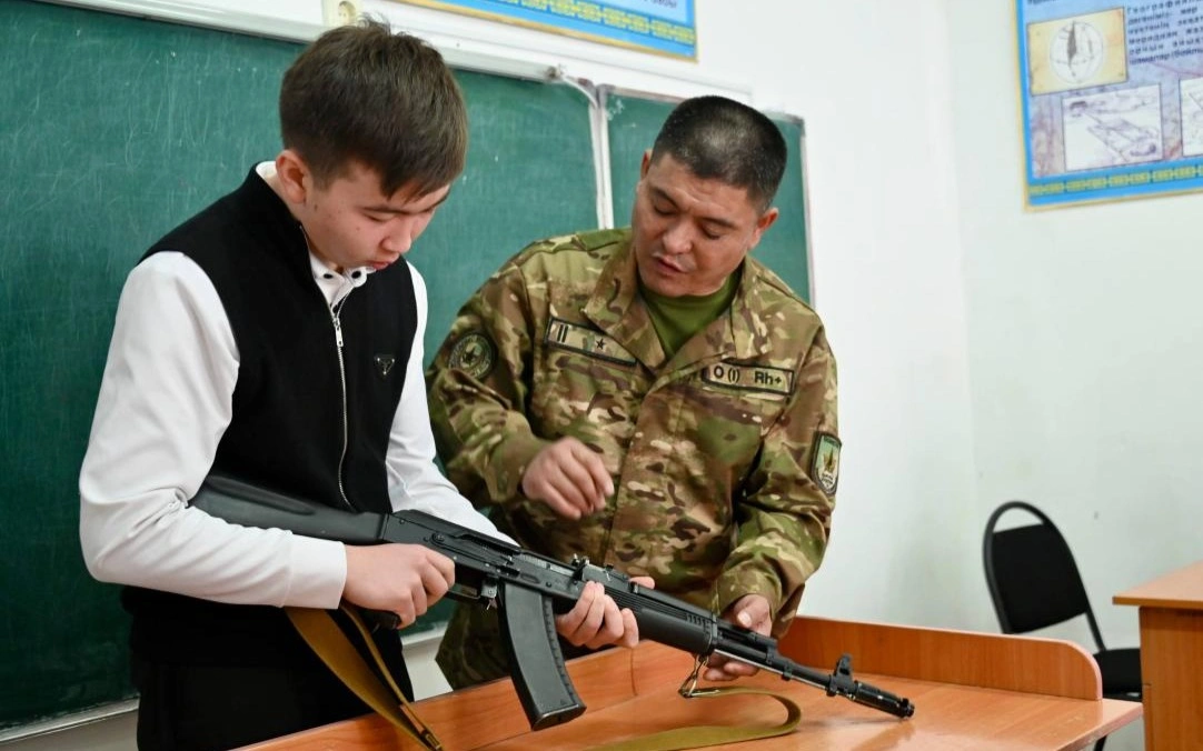 Қазақстан мектептерінде алғашқы әскери дайындықтың жаңа стандарты енгізілді