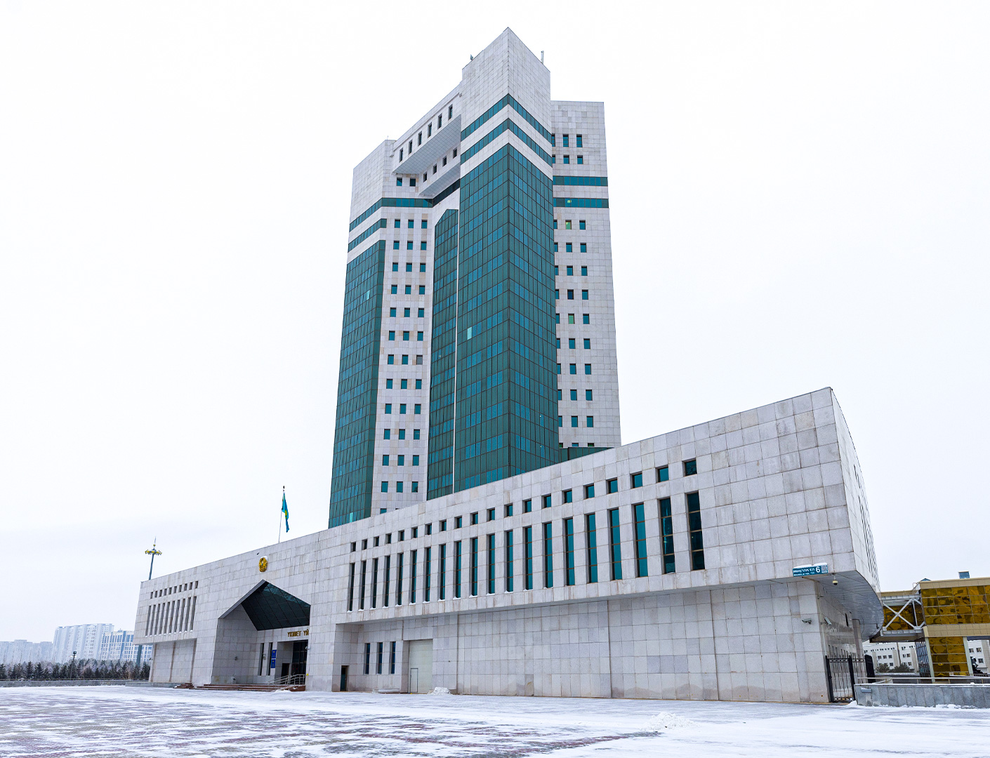 Үкімет ЖЖМ нарығын бақылауды күшейтуде: Роман Скляр заңсыз жанармай ағынымен күресу бойынша кезекті кеңес өткізді