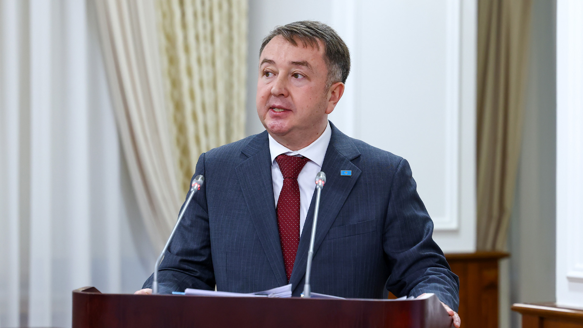 ЖИ-агент және бюрократиядан қорғау: Үкімет заңдарды жазу процесін қалай өзгертеді