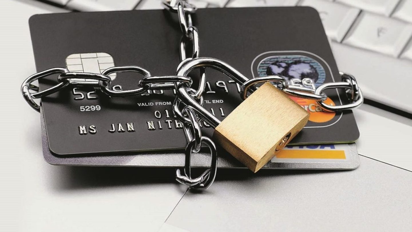 1 теңге қарыз үшін шоттарды бұғаттай ма? 