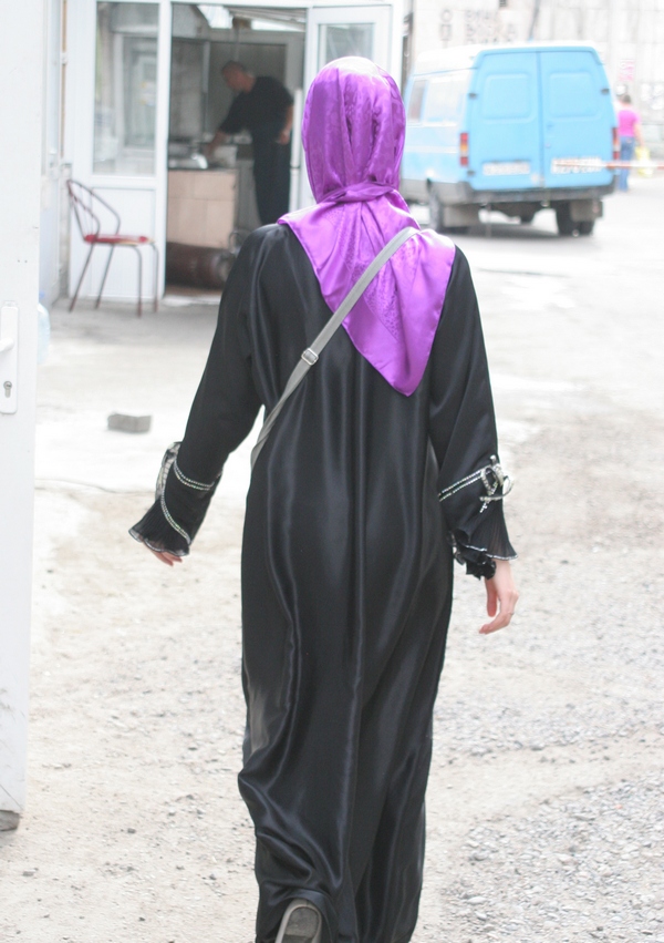 Қазақстанда бет-әлпетті тануға мүмкіндік бермейтін киім киюге тыйым салатын заң қабылданды