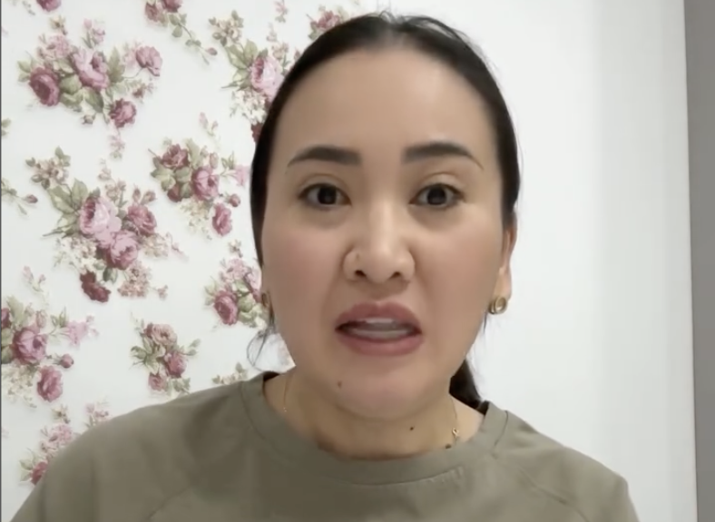 "Жұлқынған келін, санасы соған жеткен ата-ене": Мөлдір Анарбаева қазақтың бәдік келіндері туралы