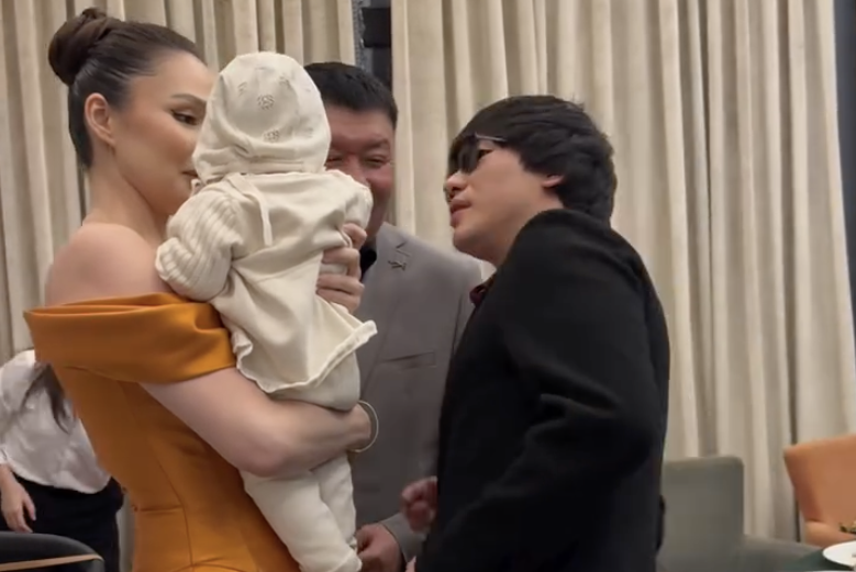 "Аллаға шүкір": Нұртас Айдарбеков алғаш рет келіні Жұлдыз бен оның бесінші сәбиімен бірге көрінді