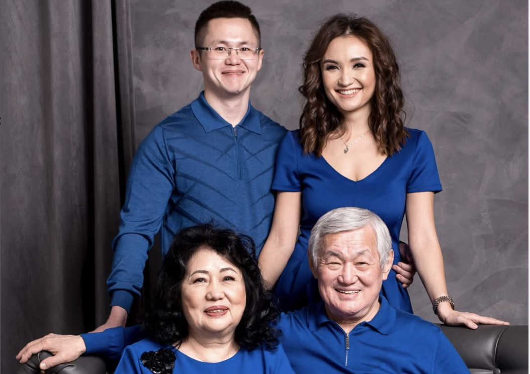 "Жылы қарсы алған жоқ, суық болды": Марқұм Бердібек Сапарбаевтың келіні алғаш рет қайын атасы туралы тіл қатты