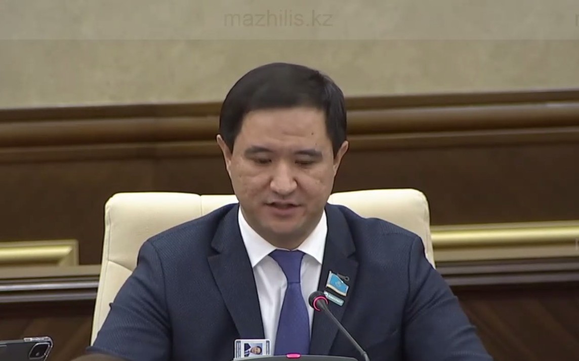 AMANAT» партиясы фракциясының мүшесі Әбутәліп Мүтәлі ұлттық чип-дизайнды дамыту жөнінде депутаттық сауал жолдады