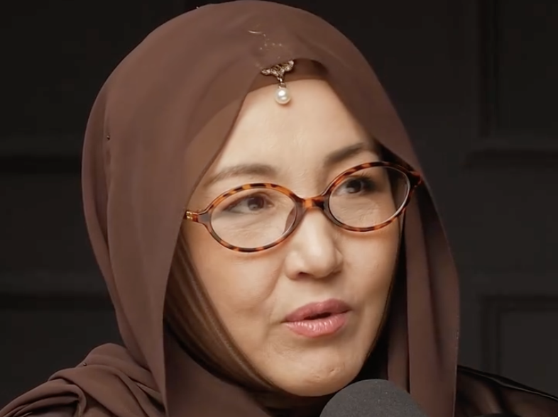 "Біреудің шаңырағын шайқап, орамал оранып, діндар болмай-ақ қойшы": Халық хиджабқа оранған Индира Расылхан туралы