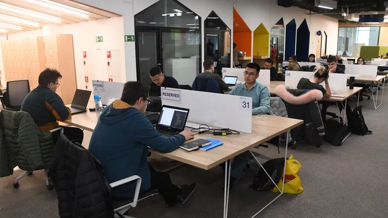 Мектептегі ЖИ-ден цифрлық медицинаға дейін: Алматының 2026 жылға арналған бағыты