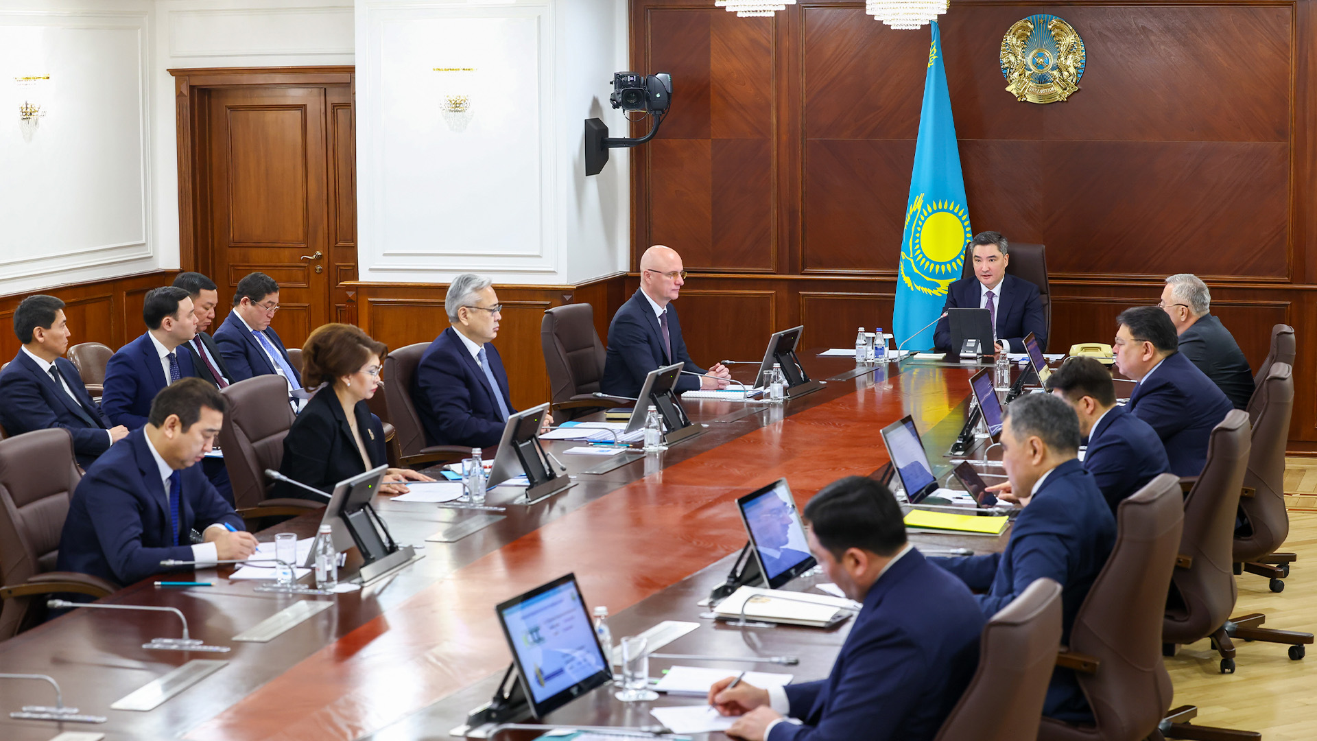 Мемлекет басшысының қолдауының арқасында үшінші жыл қатарынан қомақты қаражат бөлінуде – Олжас Бектенов егіс науқанын 1 трлн теңгеге қаржыландыру туралы