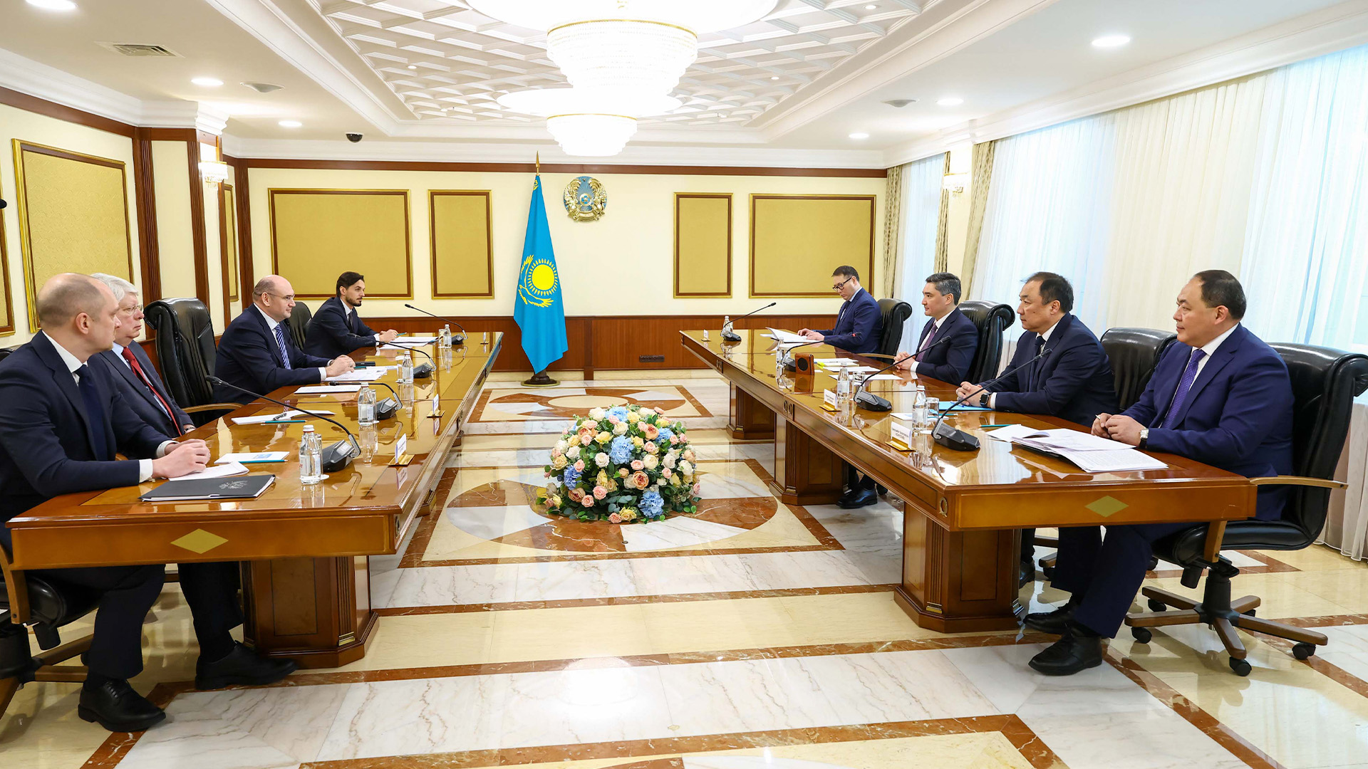 Олжас Бектенов Ресей Федерациясының Орынбор облысының губернаторы Евгений Солнцевпен шекара маңындағы ынтымақтастық мәселелерін талқылады