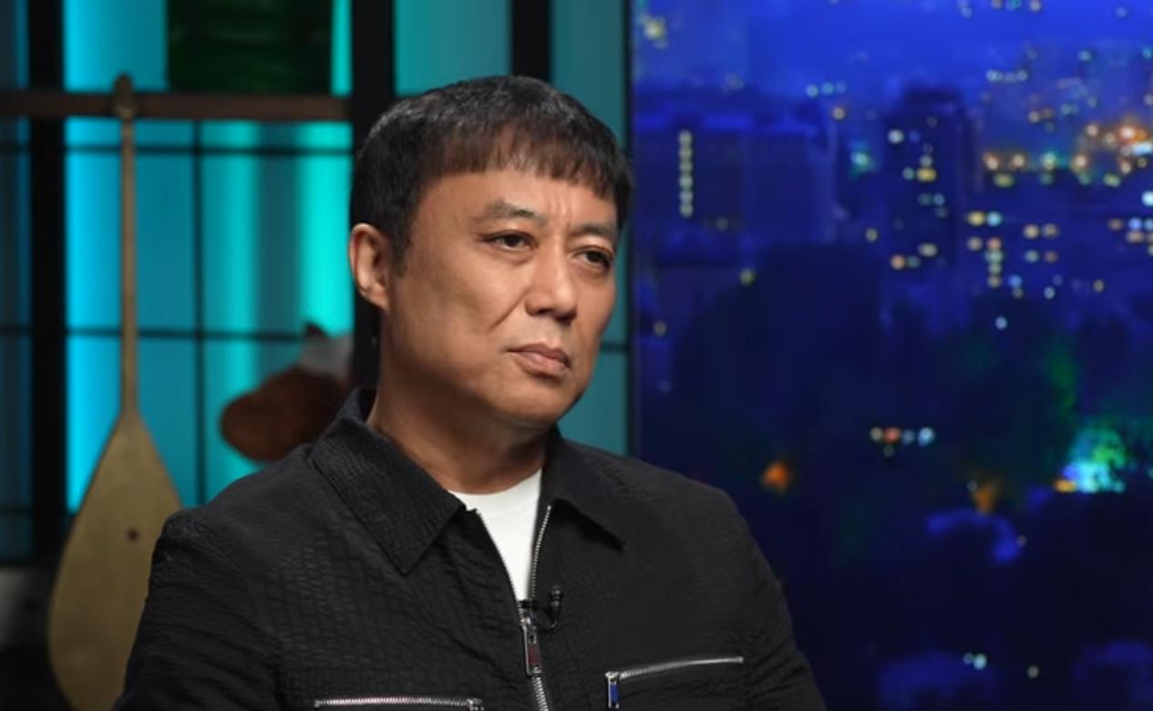 “Ақылыңды бір жеріңе тығып қой” деп сөйлегендерді де көрдім: Саят Медеуов орамалдағы әншілер туралы