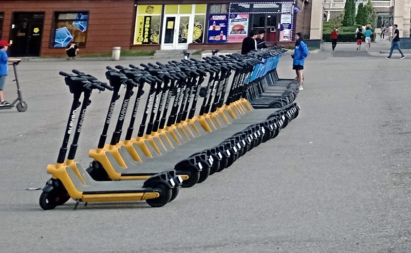Электросамокаттар көлікке теңестіріледі: Жаңа ереже не береді, не шектейді?