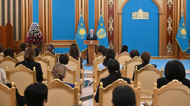 Тоқаев әйелдер қауымын 8 наурыз мерекесімен құттықтады 