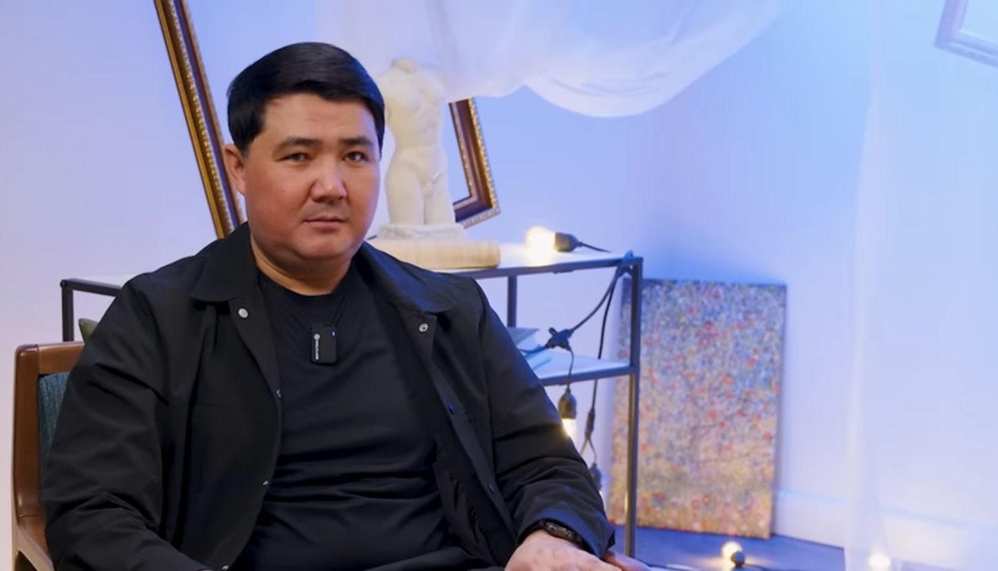 “Шапалақ жеген кездері болды”: Талғат Жорабаев әйеліне қол көтергенін айтты