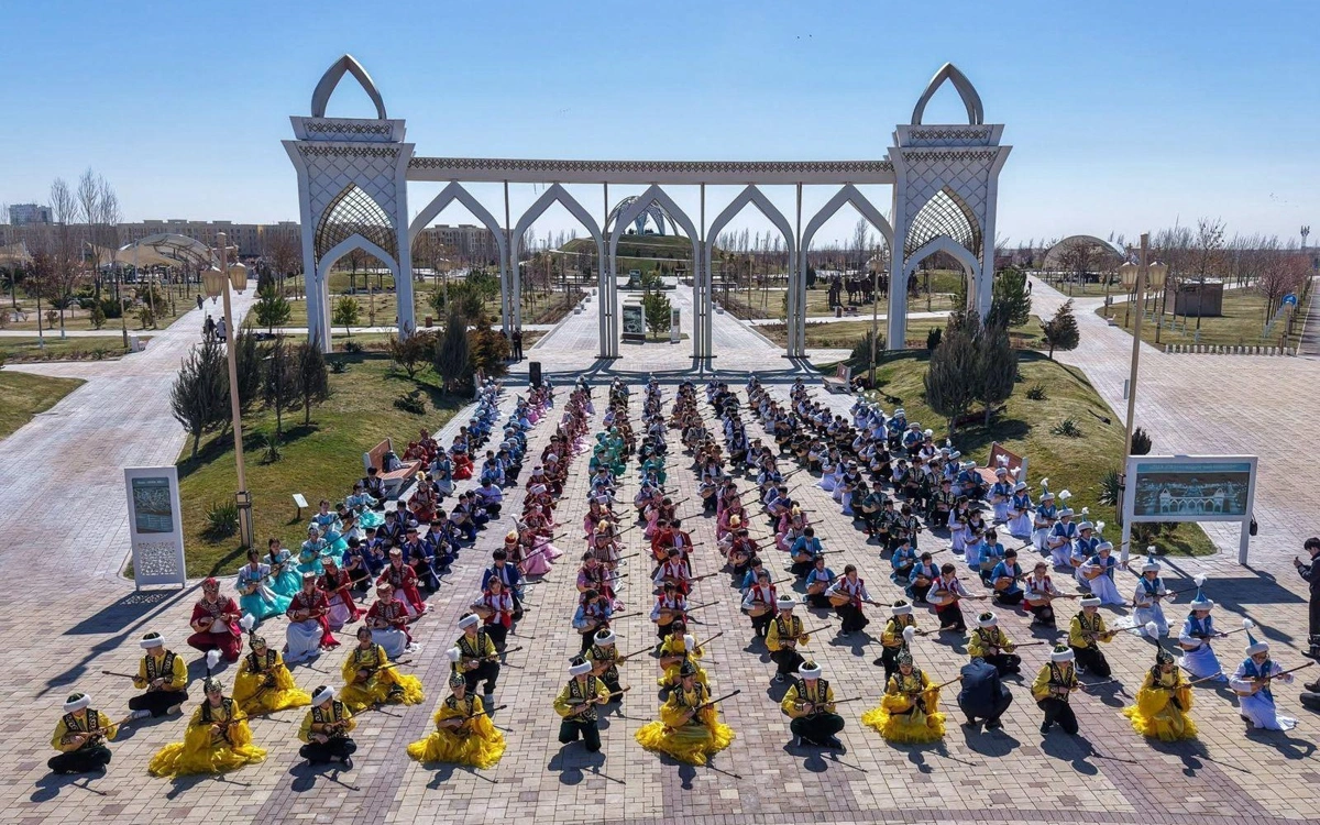 Жарты миллион қазақ баласы бір мезгілде көпшілікке танымал күйлерді орындады