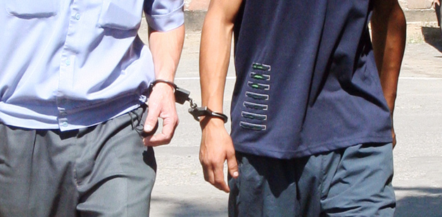 "Өзге еркекпен сөйлескені үшін": 16 жасар бала жасанды интеллектпен ақылдаса отыра анасын өлтірген