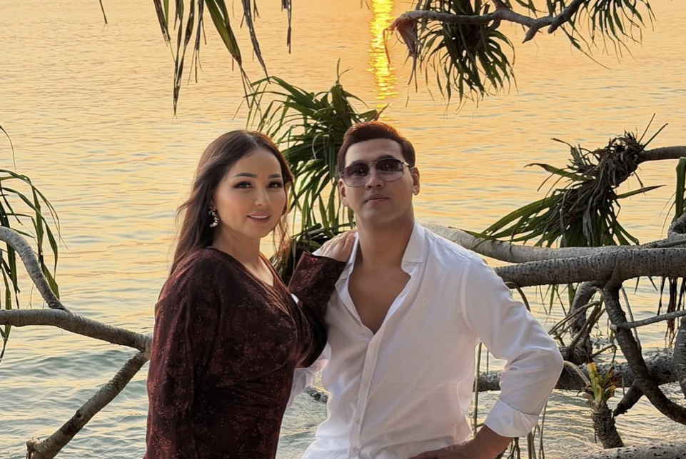 Салюттар атылып жатыр деп алдап қоямын - Жазира Байырбекова Дубайда бомба астында қалғанын айтты