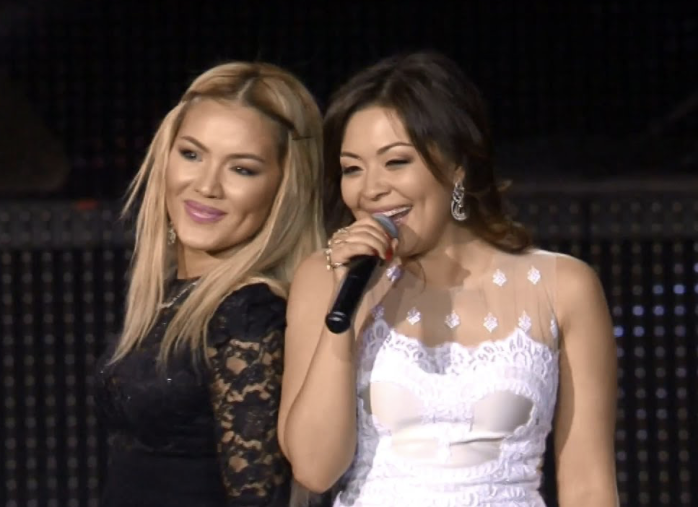 Қазіргі қыздар ән айтуды Мақпал мен Ділназдан үйренсін - жанды дауыста ән айтқан қос әнші желіні жарды