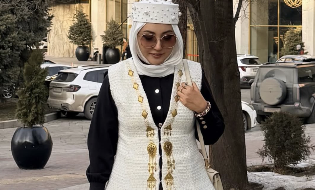 Өтірік құран сөзін оқып, адам жинама - Айтыскер Сара Тоқтамысова туралы шу шықты