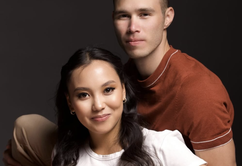 Көз тимесін, сұлу жұп - Олимпиаданың күміс жүлдегері сүйінші жаңалығымен бөлісті