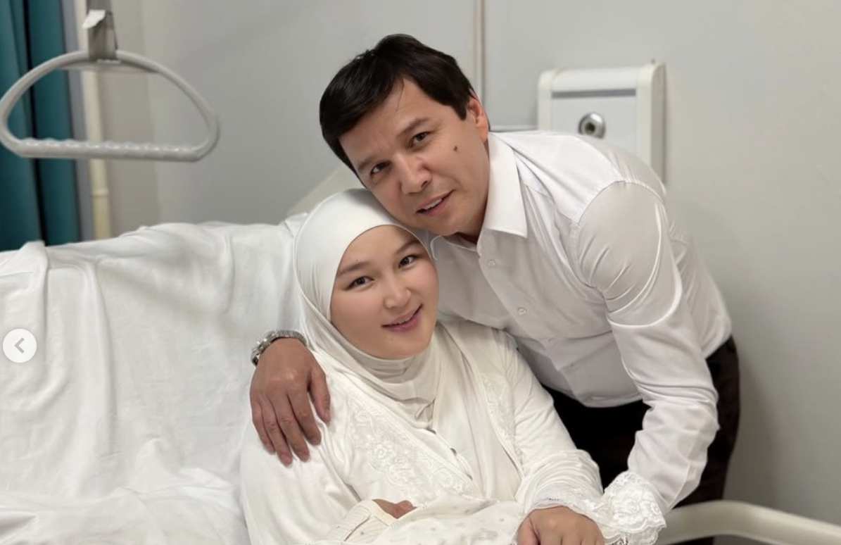 «Сүйінші»: Абай Бегей сегізінші сәбиін бауырына басты